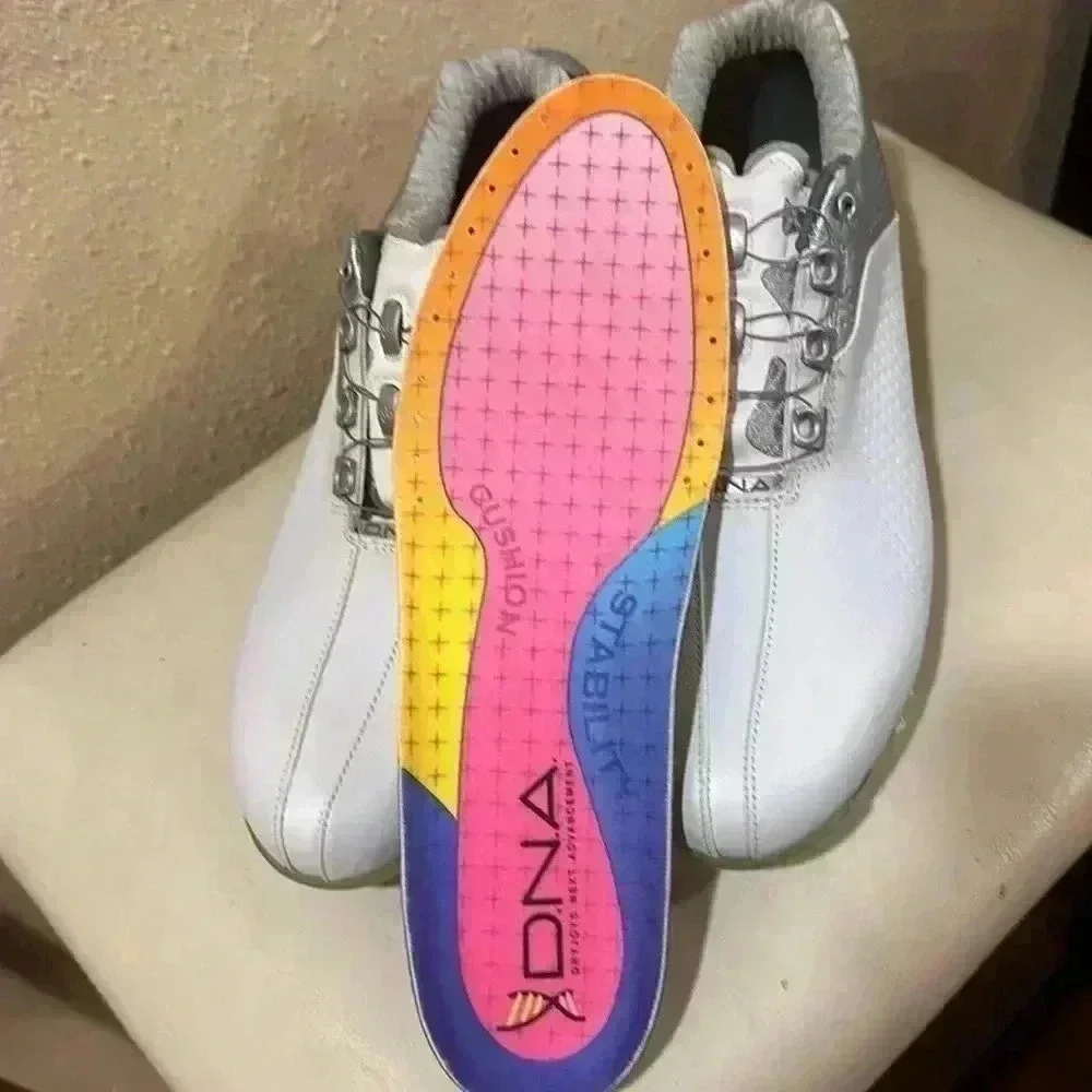 Women’s golf shoes. Size 8
